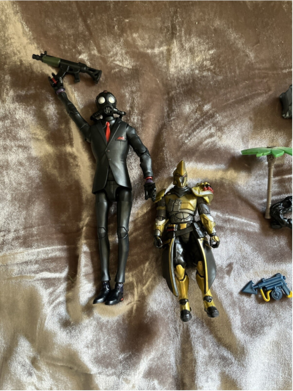 FORTNITE Hasbro Victory Royale Series Chaos Agent Collectible Action FigureBONUS